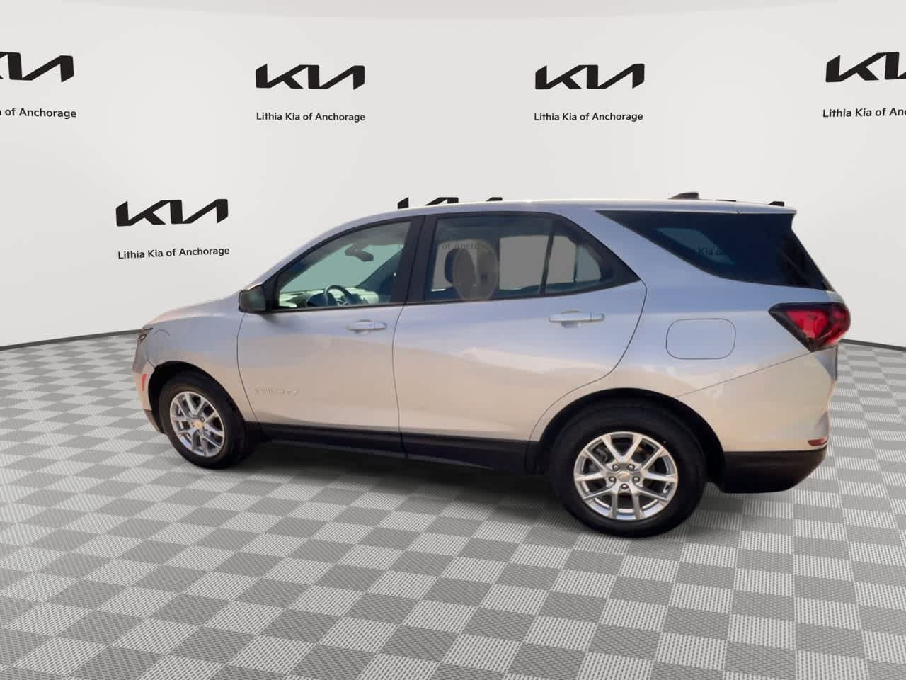 Used 2022 Chevrolet Equinox LS w/ Driver Confidence II Package AWD/4WD image 6