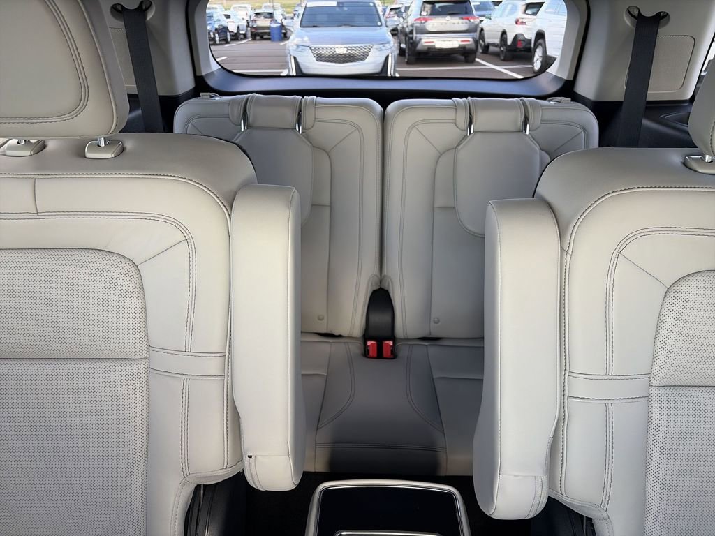 Used 2025 Lincoln Aviator Reserve w/ Equipment Group 201A image 24