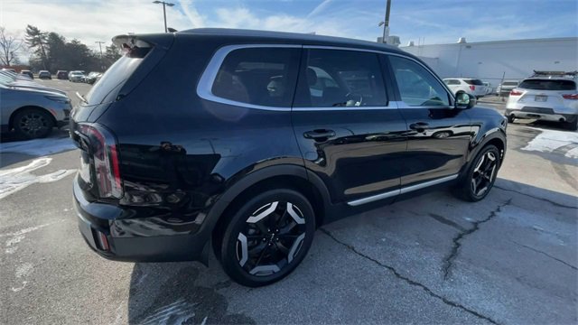 Used 2023 Kia Telluride EX image 2