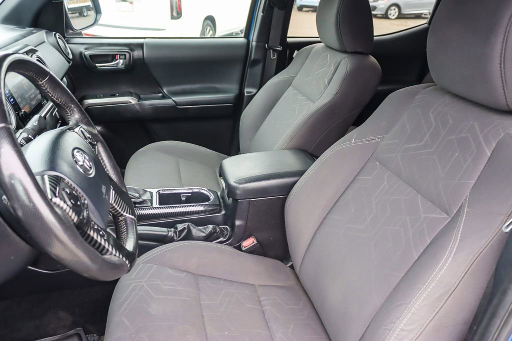 Used 2017 Toyota Tacoma TRD Sport w/ Tow Package image 9