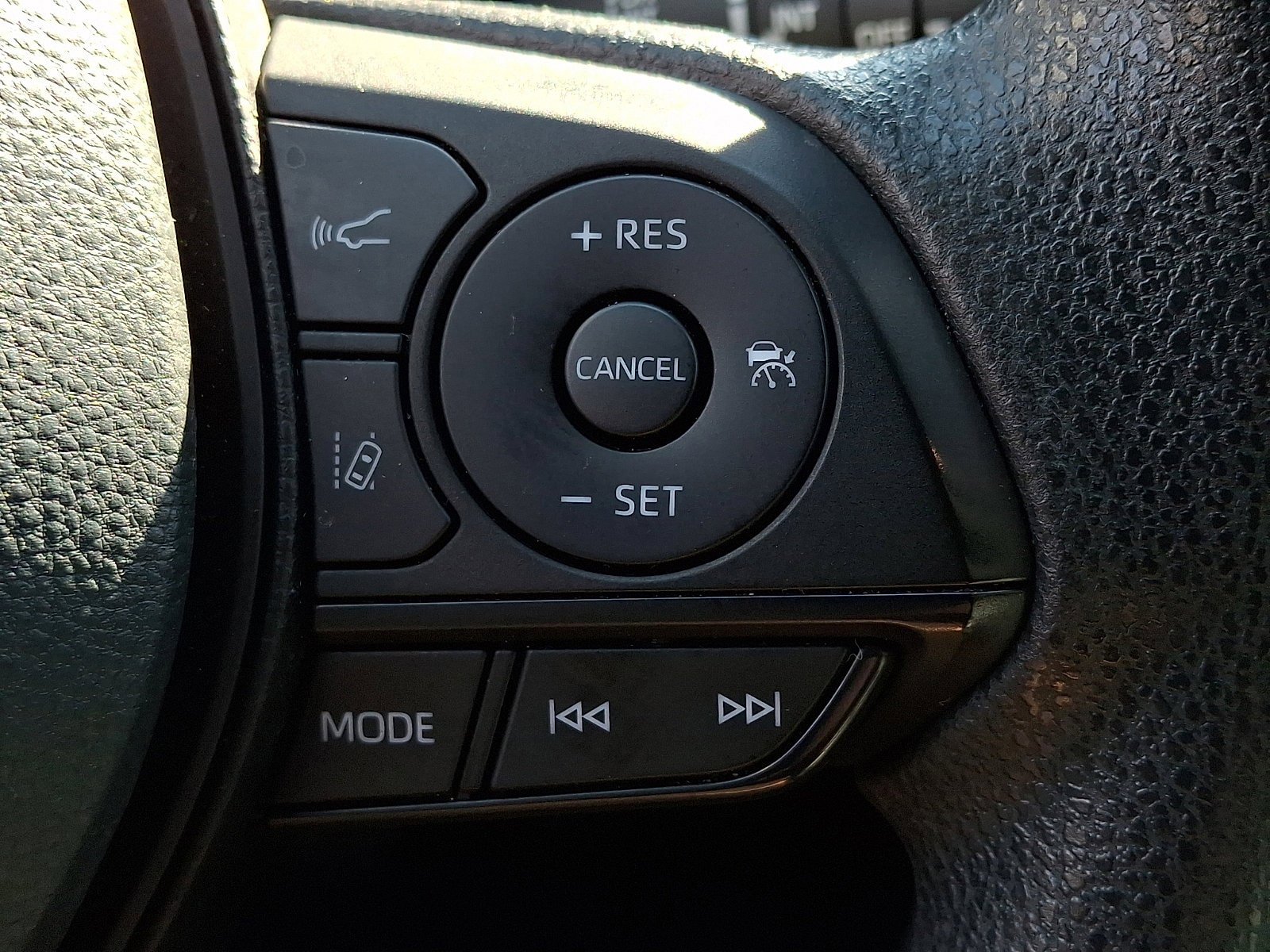 Used 2024 Toyota RAV4 XLE AWD/4WD image 23