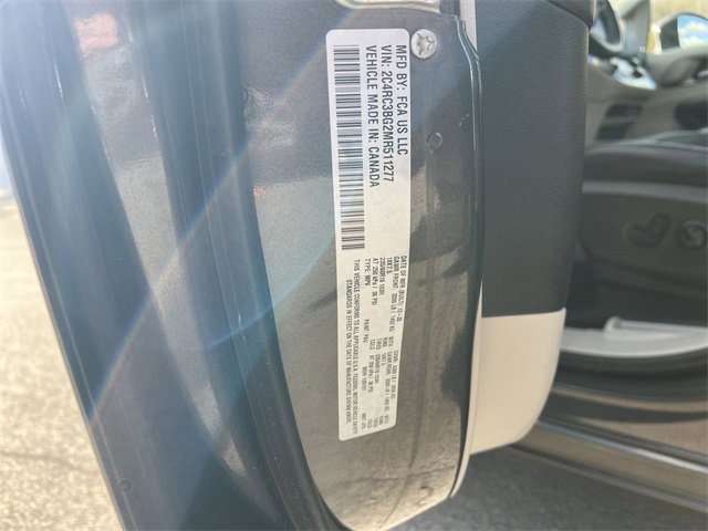 Used 2021 Chrysler Pacifica Touring-L w/ Uconnect Theater Family Group image 26