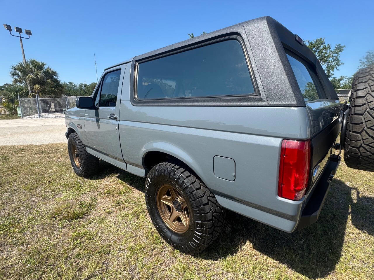 Used 1995 Ford Bronco XLT image 16