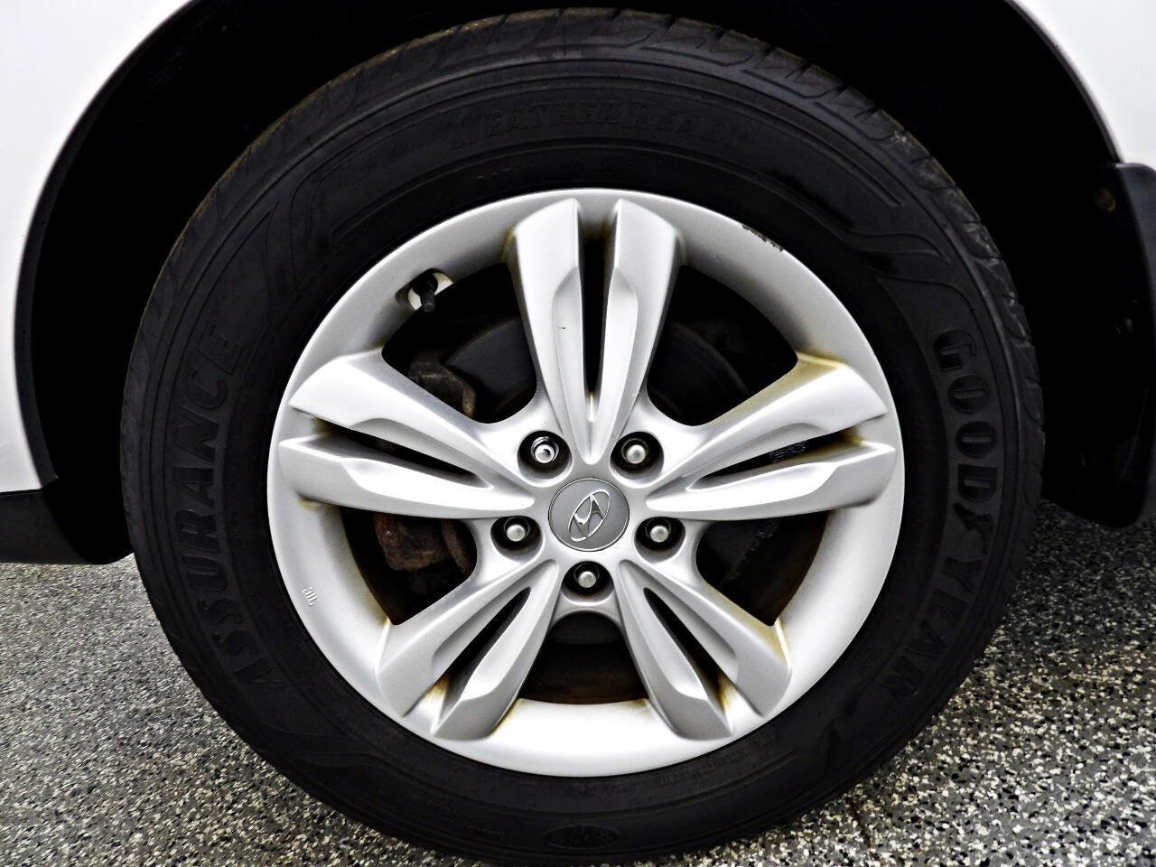 Used 2011 Hyundai Tucson GLS image 18