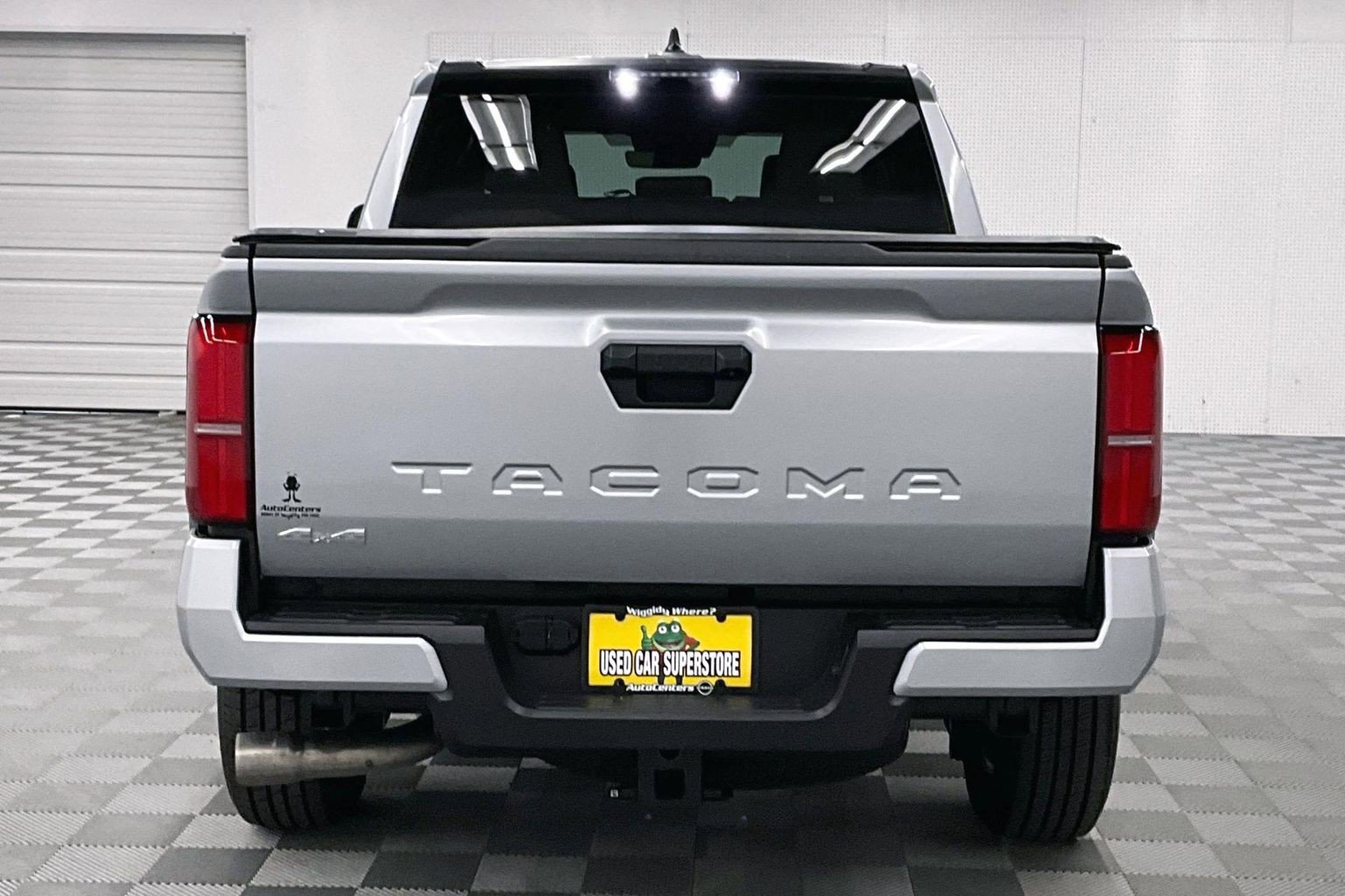 Used 2025 Toyota Tacoma SR5 AWD/4WD image 5