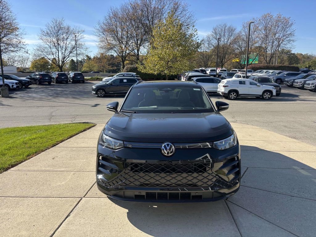 New 2026 Volkswagen Tiguan SE R-Line image 2