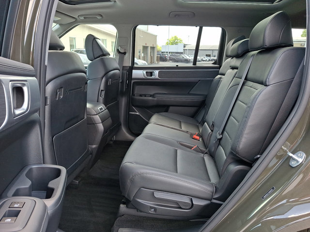 Used 2025 Hyundai Santa Fe Limited AWD/4WD image 10