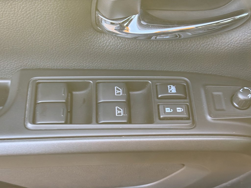 Certified 2024 Nissan Titan SV w/ SV Convenience Package image 17