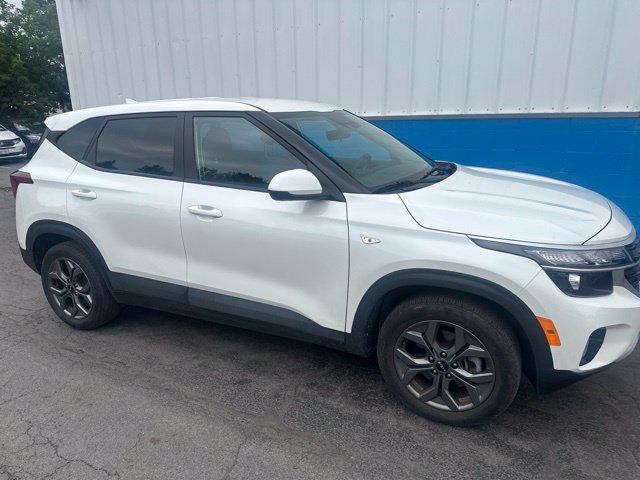 Used 2024 Kia Seltos LX AWD/4WD image 2