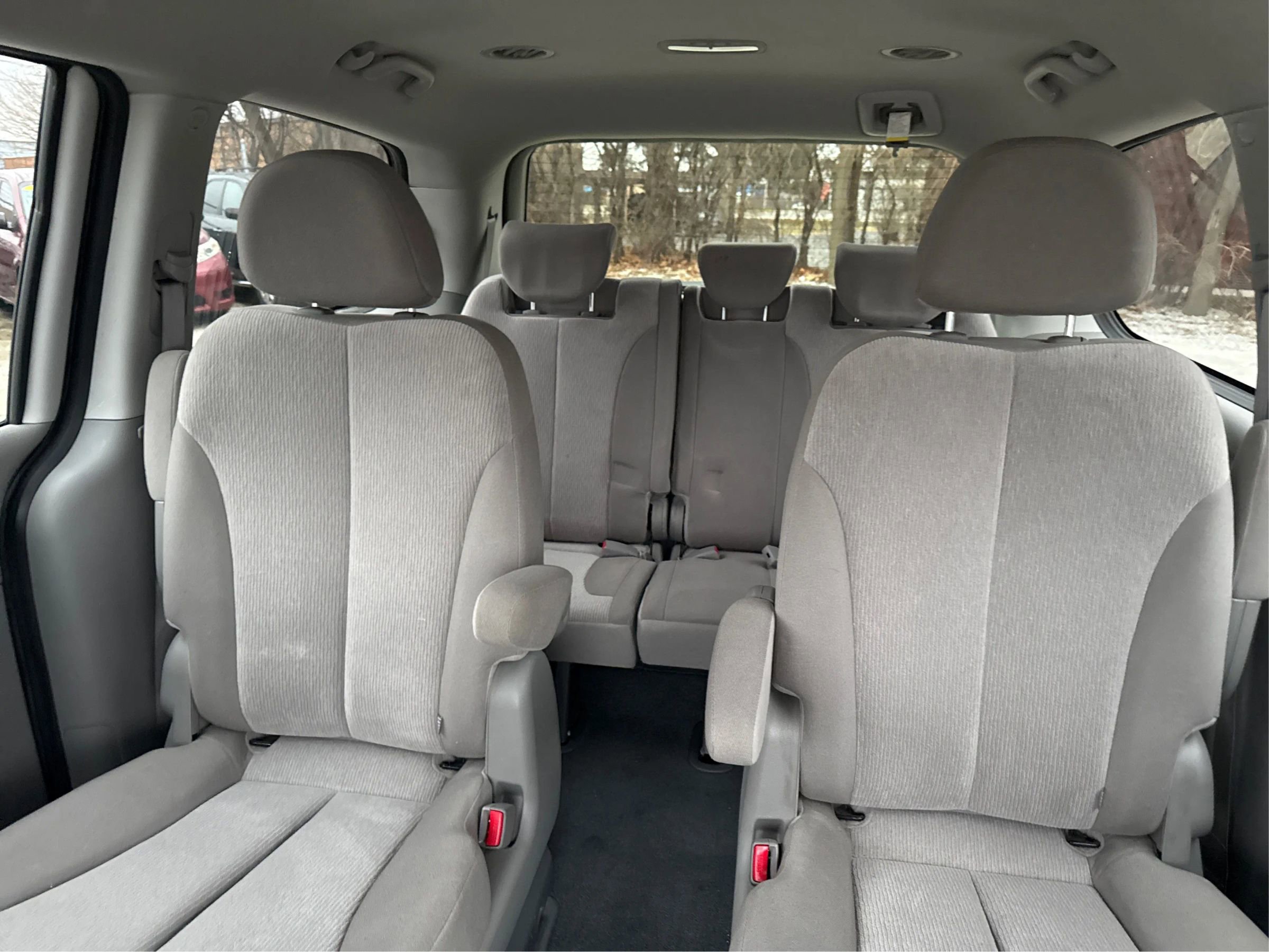 Used 2012 Kia Sedona LX image 25
