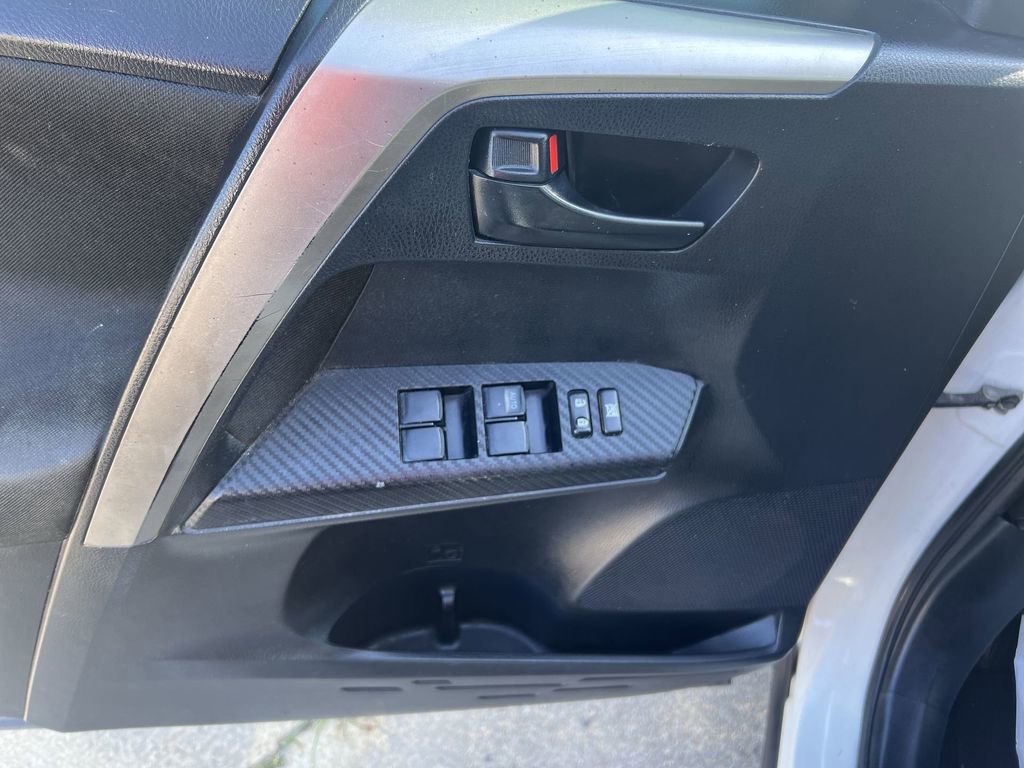 Used 2014 Toyota RAV4 LE image 14
