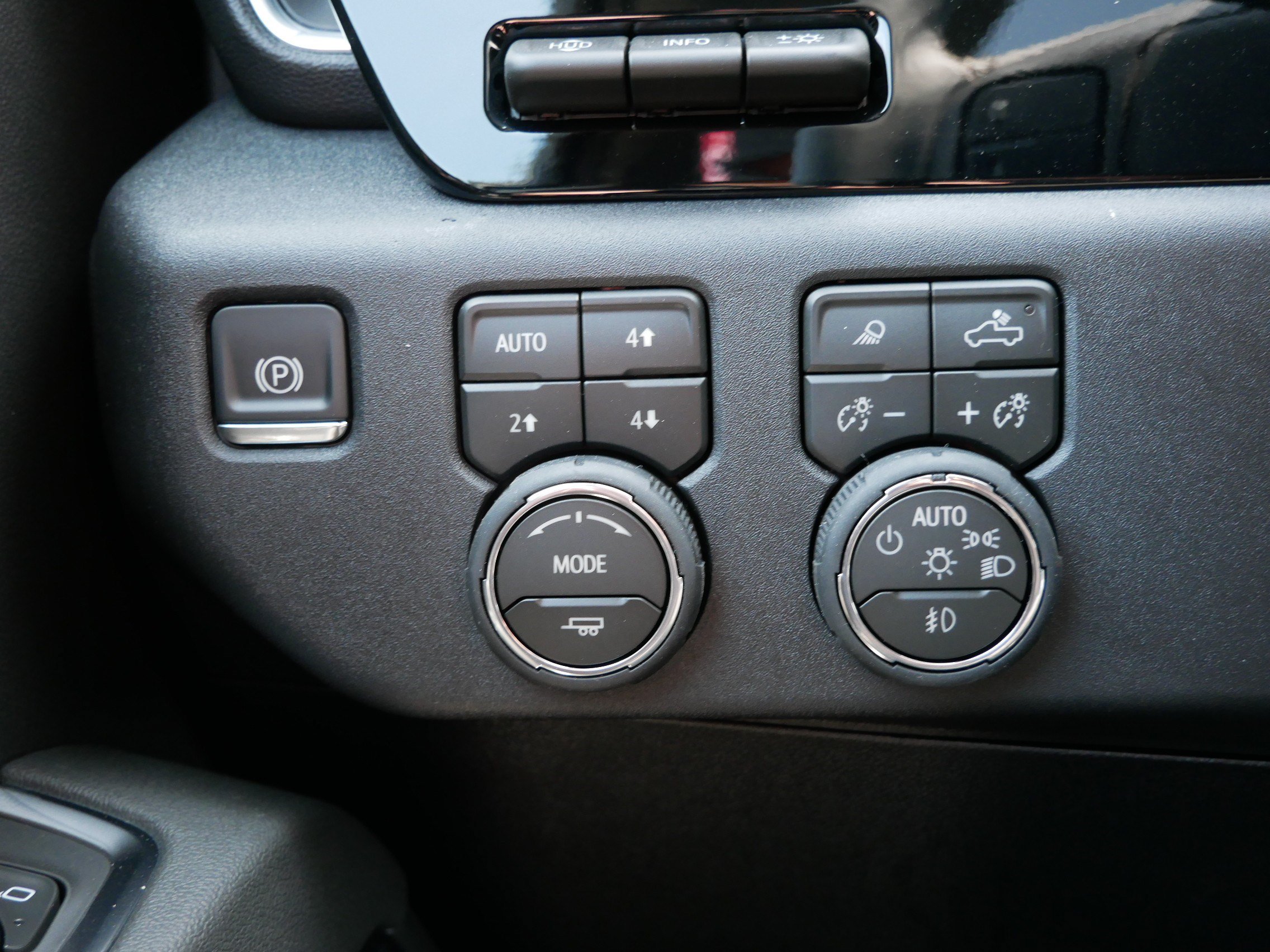New 2026 Chevrolet Silverado 2500 LTZ w/ LTZ Plus Package AWD/4WD image 22