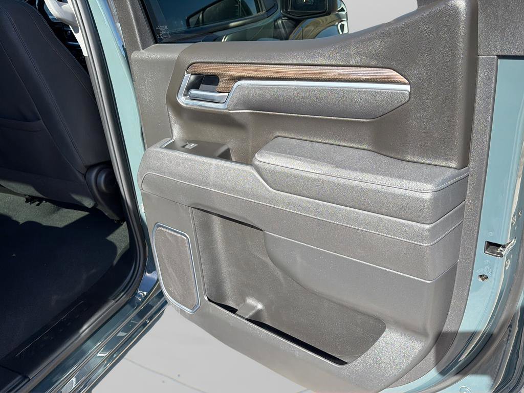 Used 2025 Chevrolet Silverado 1500 LT image 12