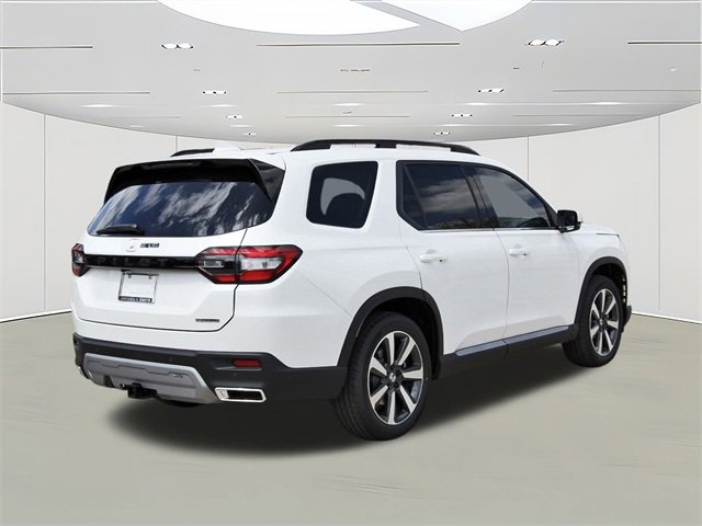 New 2025 Honda Pilot Touring image 3