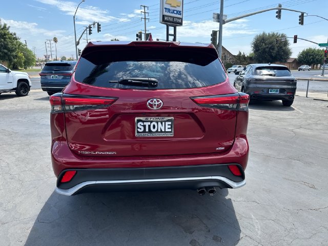 Used 2023 Toyota Highlander XSE FWD image 6