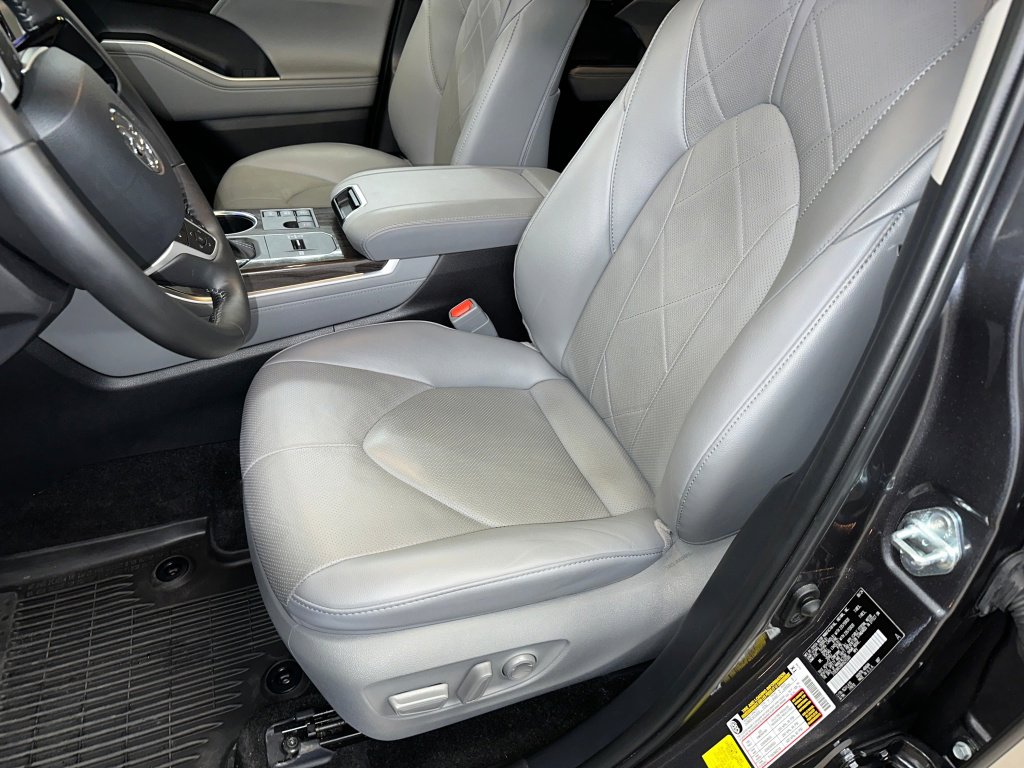 Used 2024 Toyota Highlander Platinum image 5