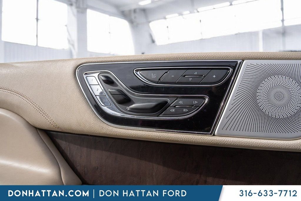 Used 2020 Lincoln Navigator Reserve w/ Luxury Package image 14