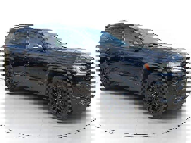 Used 2023 GMC Acadia SLE w/ Driver Convenience Package image 2