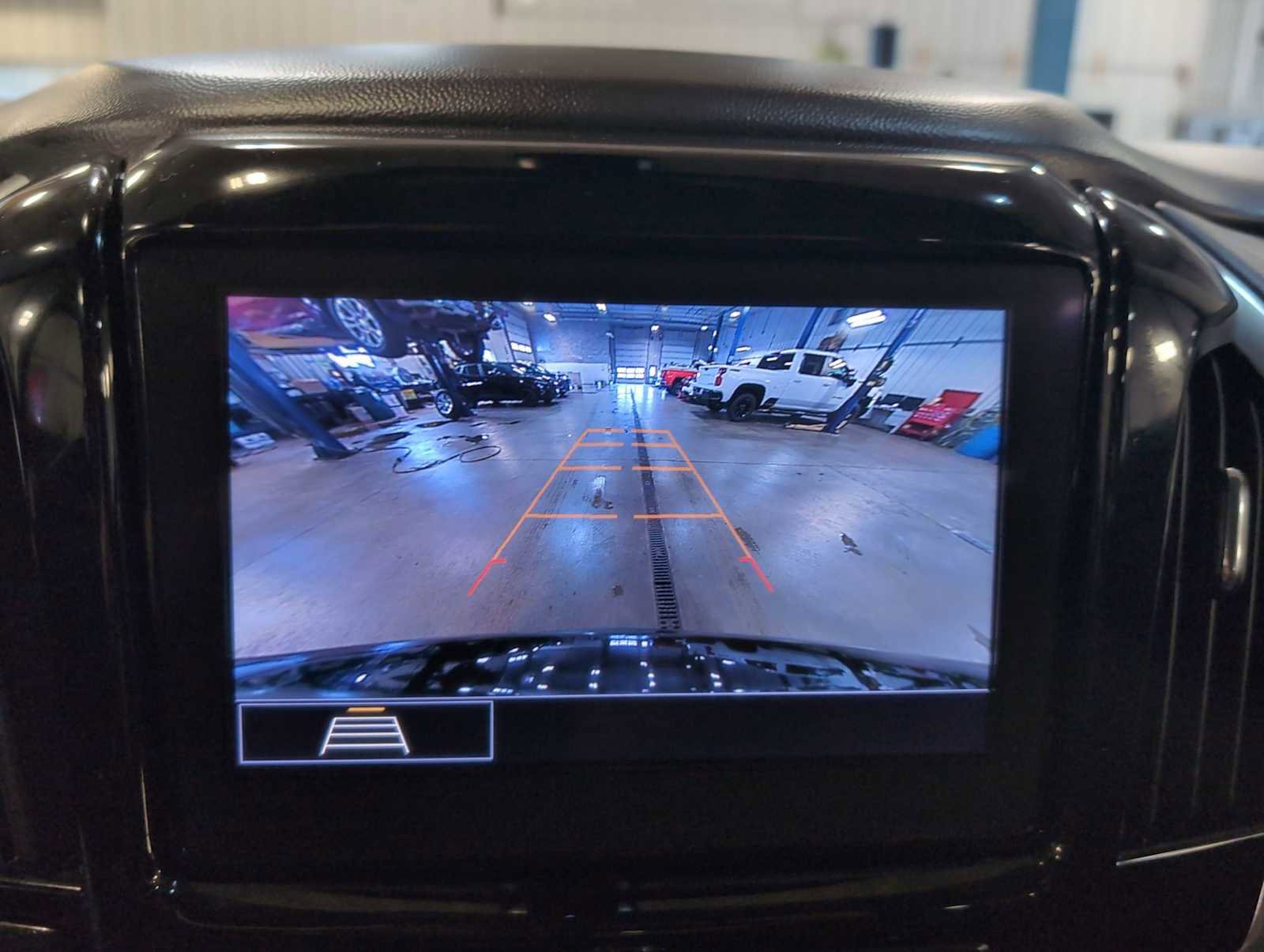 Used 2020 Chevrolet Traverse LT image 14