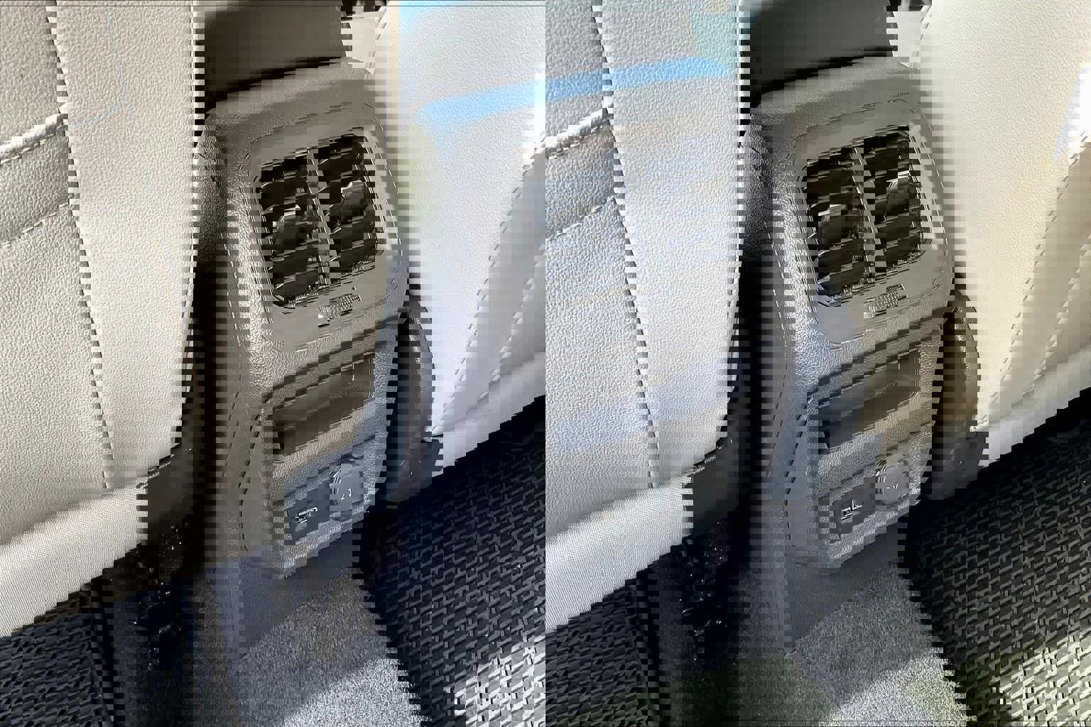 Used 2019 Volkswagen Tiguan SE w/ Panoramic Sunroof Package image 32