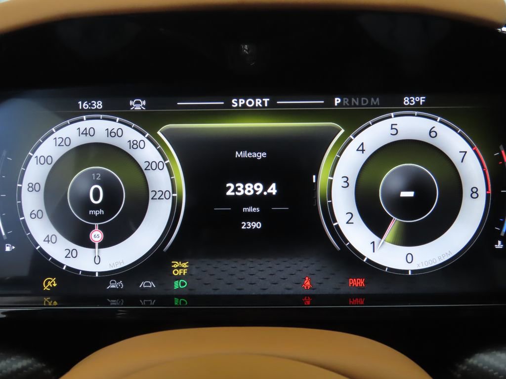 Used 2025 Aston Martin V8 Vantage Coupe image 31