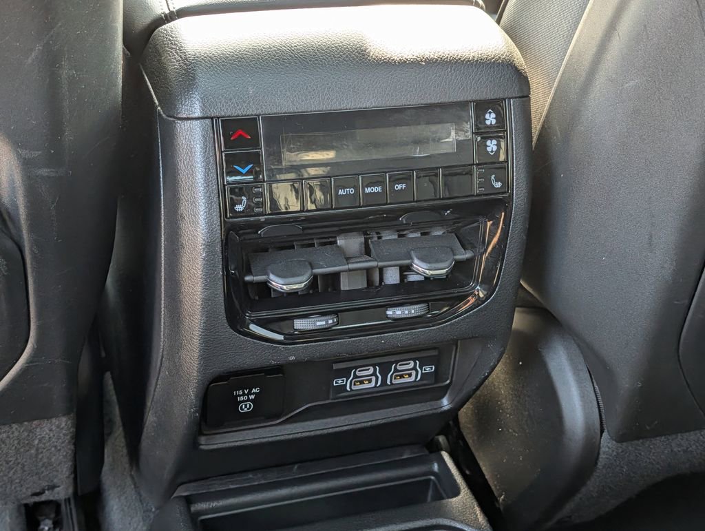 Used 2024 Jeep Grand Cherokee L Limited w/ Luxury Tech Group II image 31