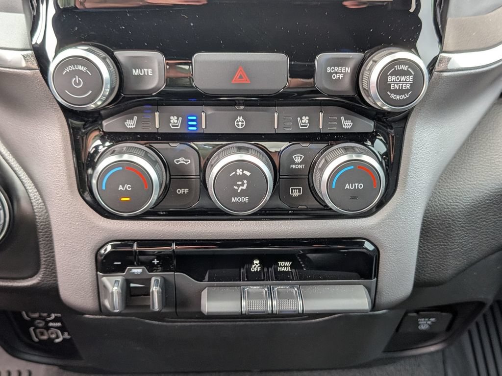 Used 2024 RAM 1500 Laramie AWD/4WD image 17