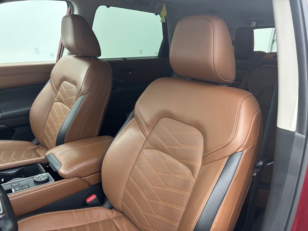 Used 2023 Nissan Pathfinder Platinum AWD/4WD image 24