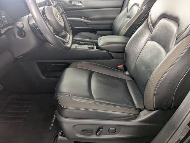 Used 2023 Nissan Pathfinder SL w/ Black Appearance Package image 12