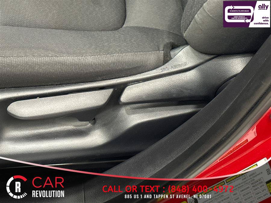 Used 2021 Toyota Corolla LE FWD image 12