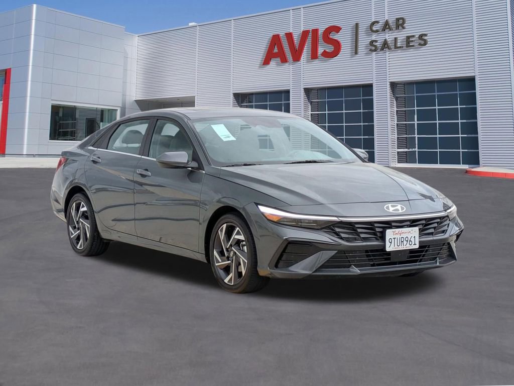 Used 2025 Hyundai Elantra SEL FWD image 3