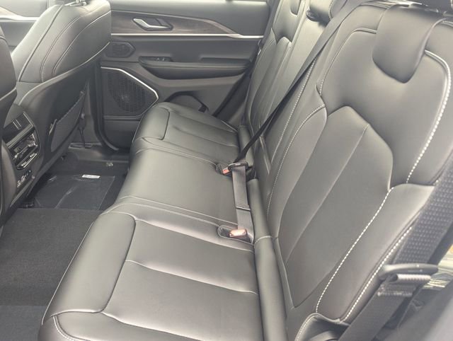 New 2025 Jeep Grand Cherokee Limited image 18