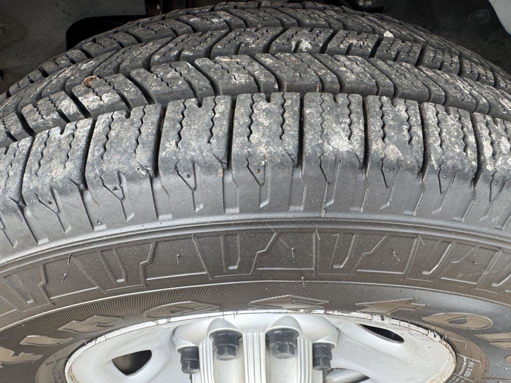 Used 2011 Chevrolet Express 2500 image 16