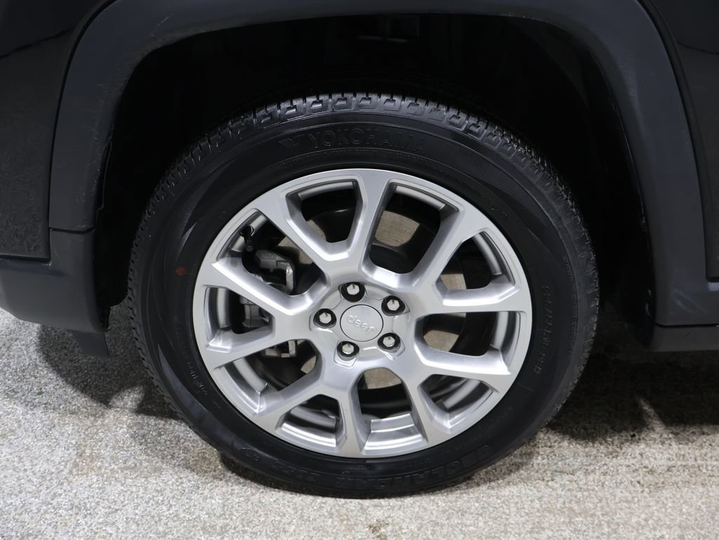 Used 2024 Jeep Compass Latitude image 8