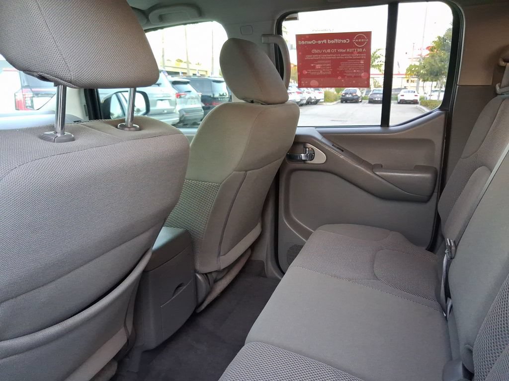 Used 2021 Nissan Frontier SV w/ Midnight Edition Floor Mats RWD image 7