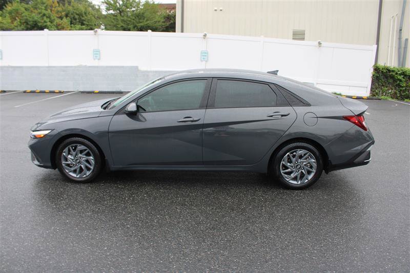 Used 2024 Hyundai Elantra SEL FWD image 5