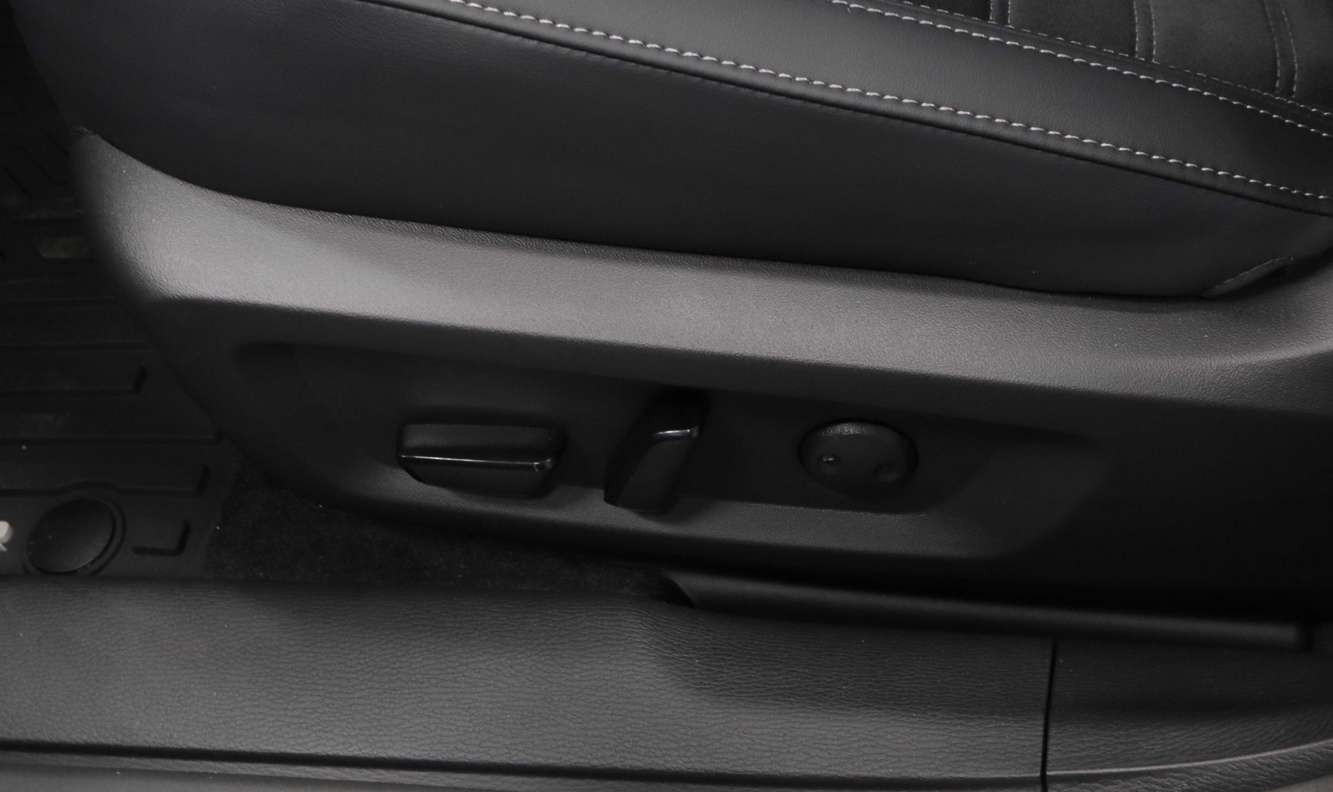 New 2026 Mitsubishi Outlander SE image 17