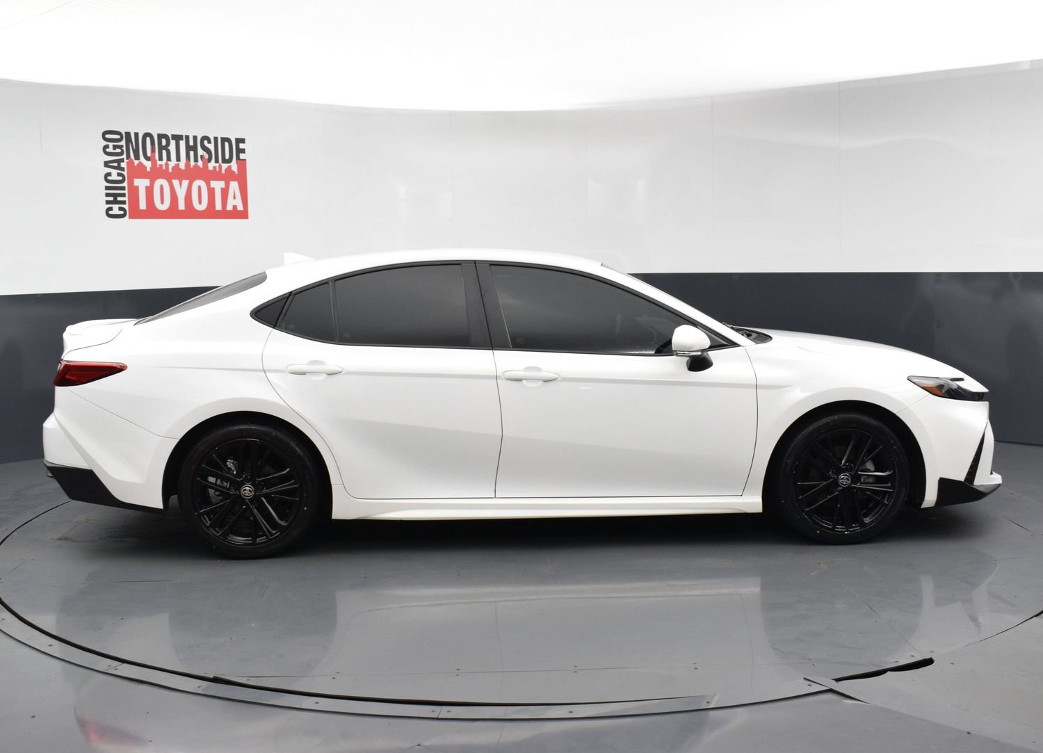Used 2026 Toyota Camry SE FWD image 5
