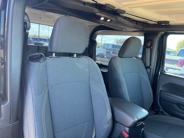 Used 2025 Jeep Wrangler Sport AWD/4WD image 17