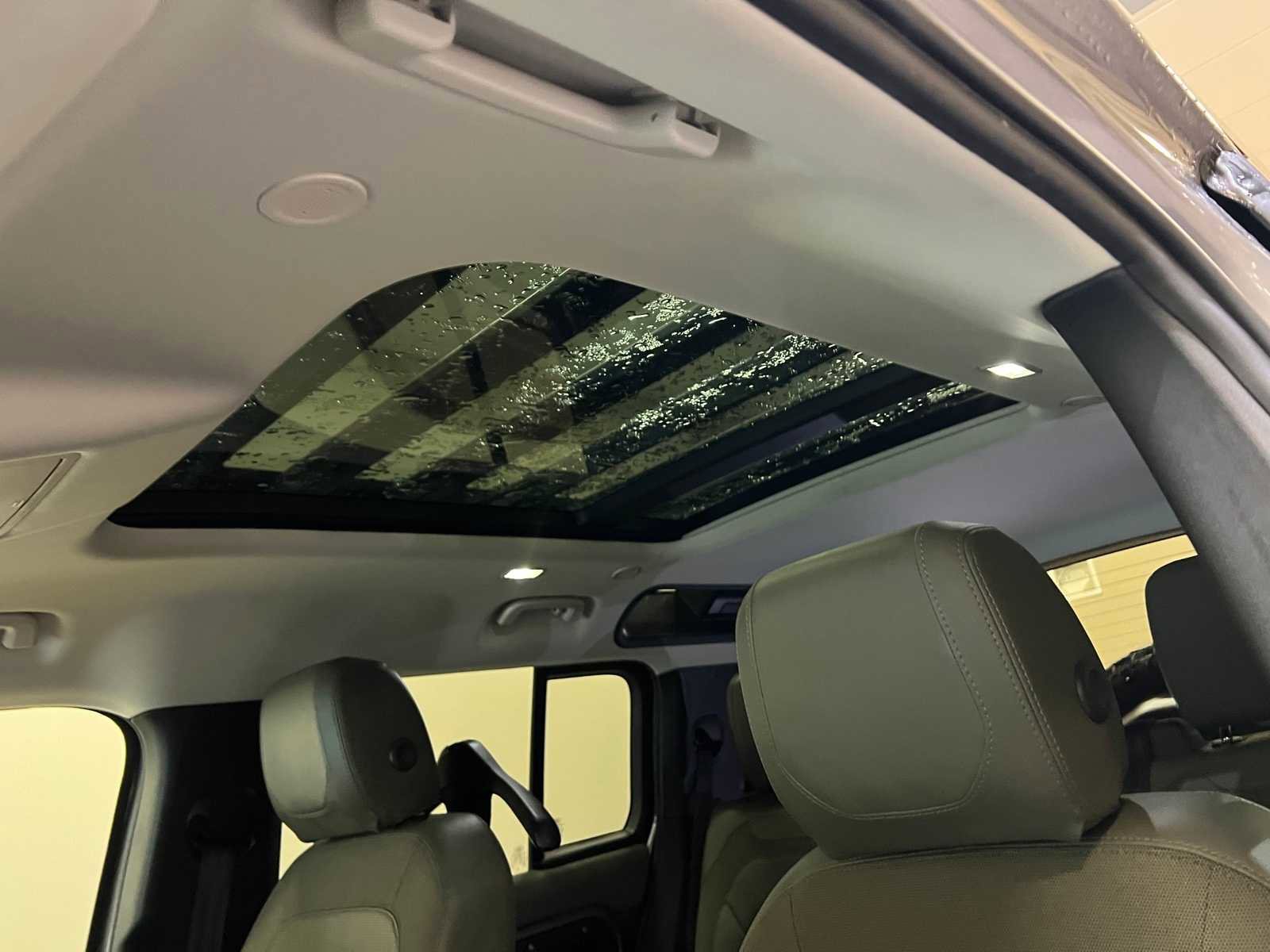 Used 2020 Land Rover Defender 110 SE image 16