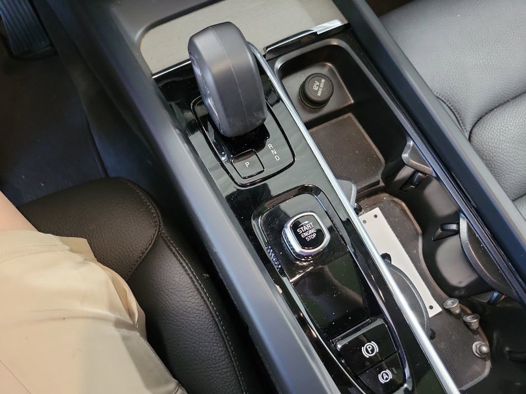 Used 2025 Volvo XC60 B5 Plus image 63