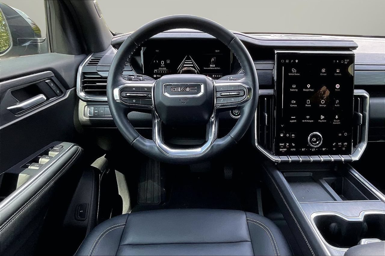 Used 2025 GMC Acadia Elevation w/ Elevation Premium Package FWD image 11