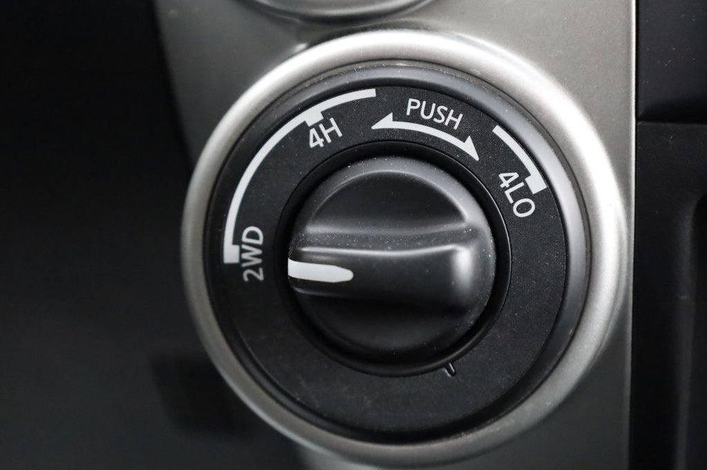 Used 2018 Nissan Titan SV image 34