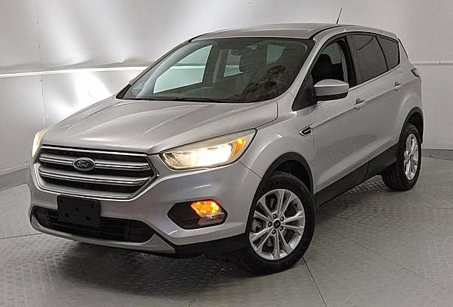 Used 2017 Ford Escape SE image 6