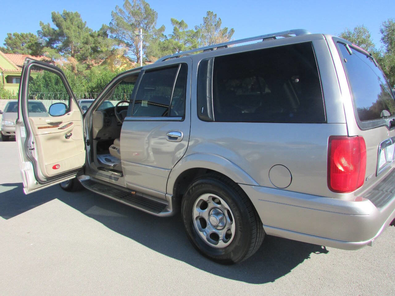 Used 2000 Lincoln Navigator 2WD image 8