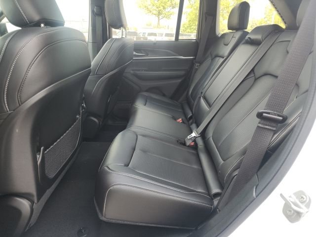 New 2025 Jeep Grand Cherokee Limited w/ Luxury Tech Group II image 22