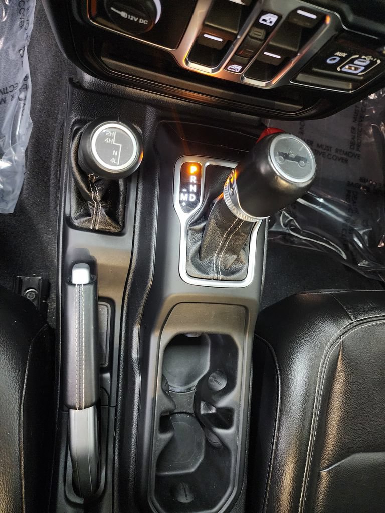 Used 2020 Jeep Wrangler Unlimited Sahara w/ Uconnect 4C Nav & Sound Group AWD/4WD image 19