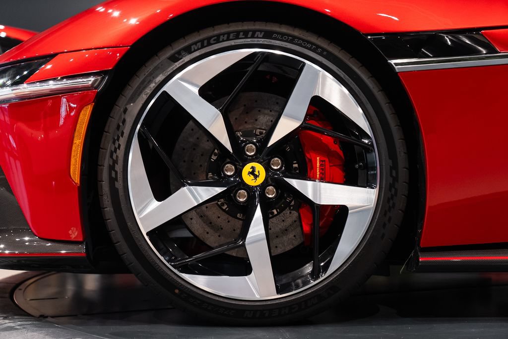 Certified 2025 Ferrari 12Cilindri RWD image 11