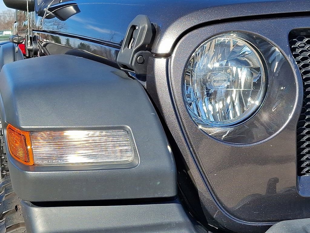 Used 2023 Jeep Wrangler Sport image 9