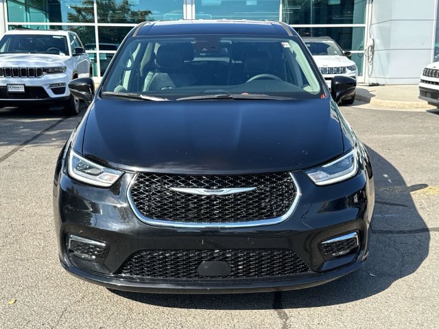 Used 2024 Chrysler Pacifica Touring-L FWD image 7